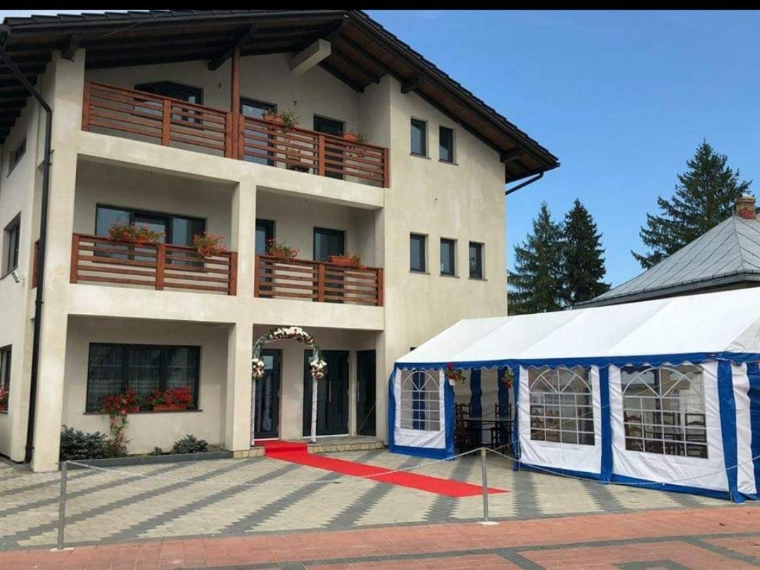 Enigma Bucovinei Hotel Vicovu de Jos Exterior photo